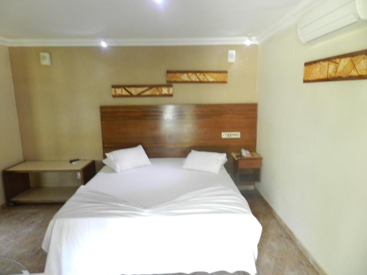 Paradise Inn Hotel Катандува Экстерьер фото